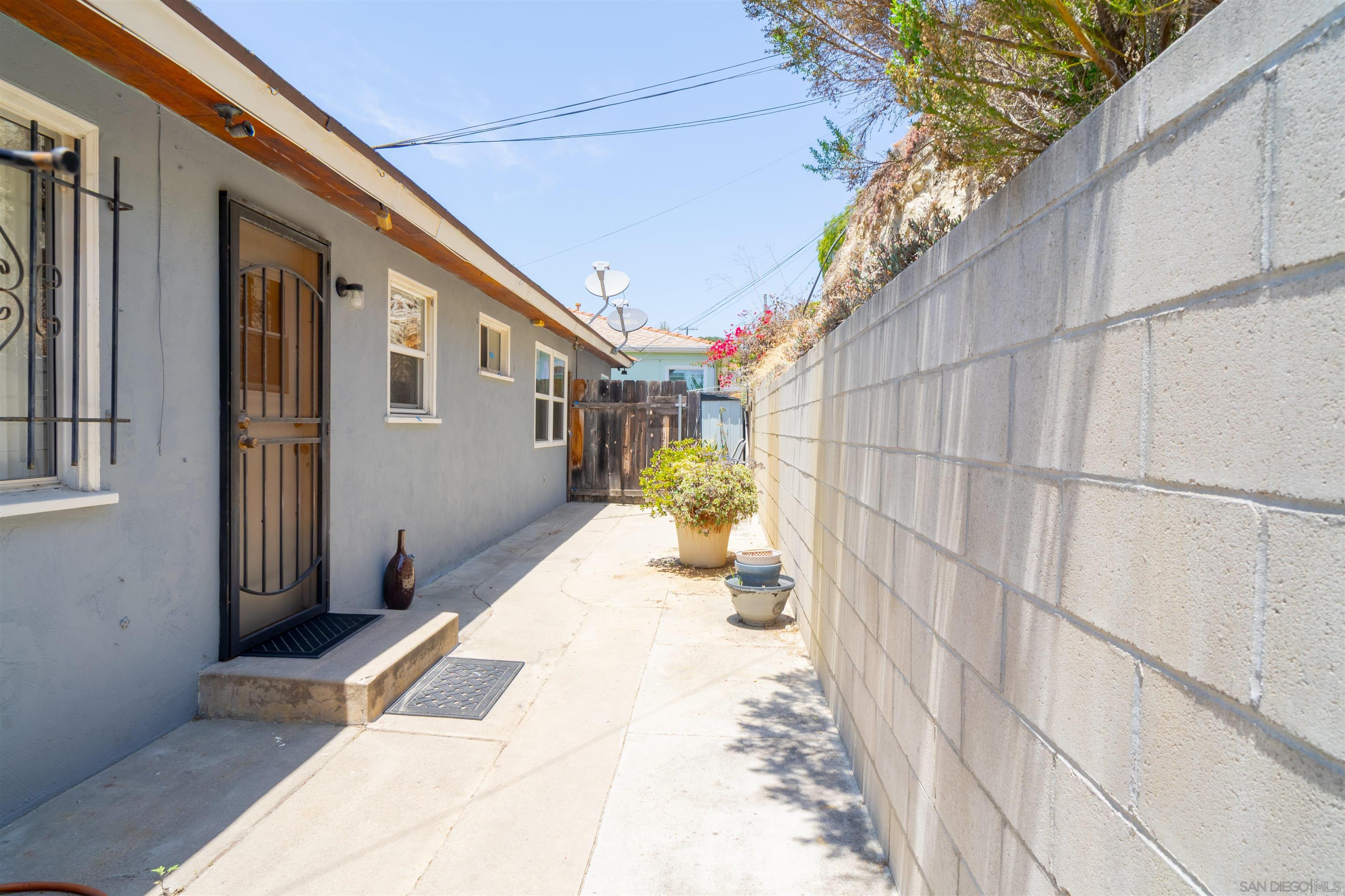 Detail Gallery Image 9 of 16 For 3139-47  Reynard Way, San Diego,  CA 92103 - – Beds | – Baths