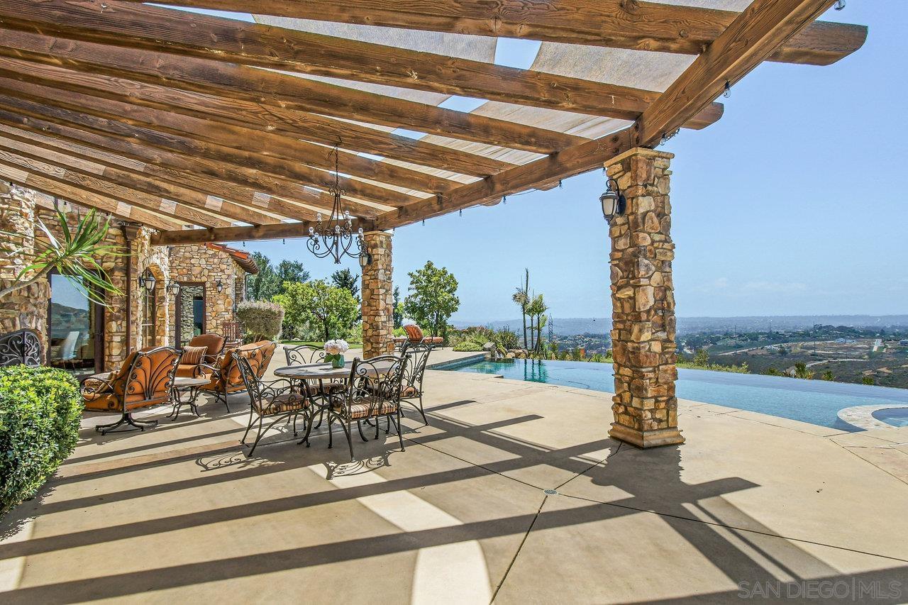 Detail Gallery Image 2 of 45 For 19557  Fortuna Del Este, Escondido,  CA 92029 - 6 Beds | 7/1 Baths