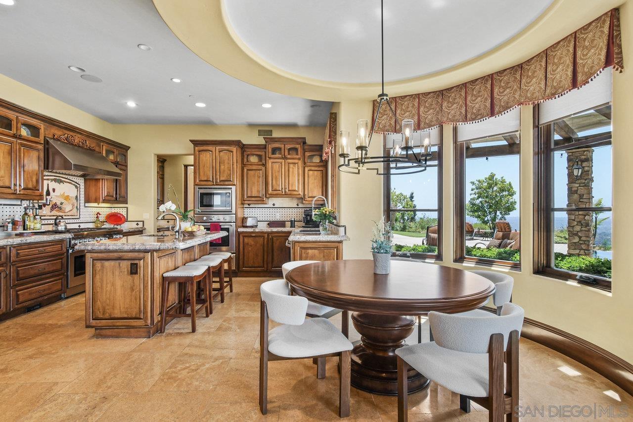 Detail Gallery Image 15 of 45 For 19557  Fortuna Del Este, Escondido,  CA 92029 - 6 Beds | 7/1 Baths