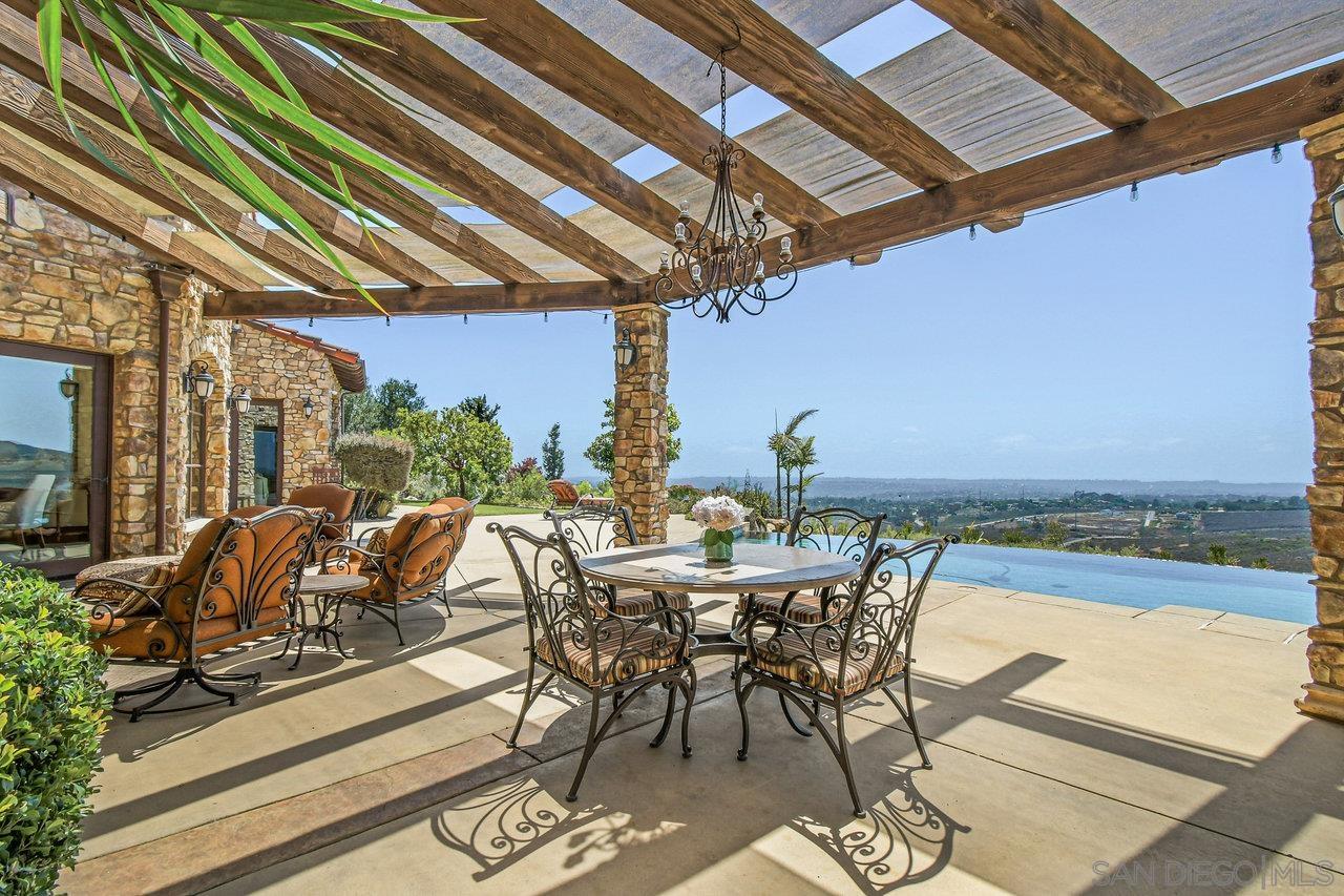 Detail Gallery Image 16 of 45 For 19557  Fortuna Del Este, Escondido,  CA 92029 - 6 Beds | 7/1 Baths