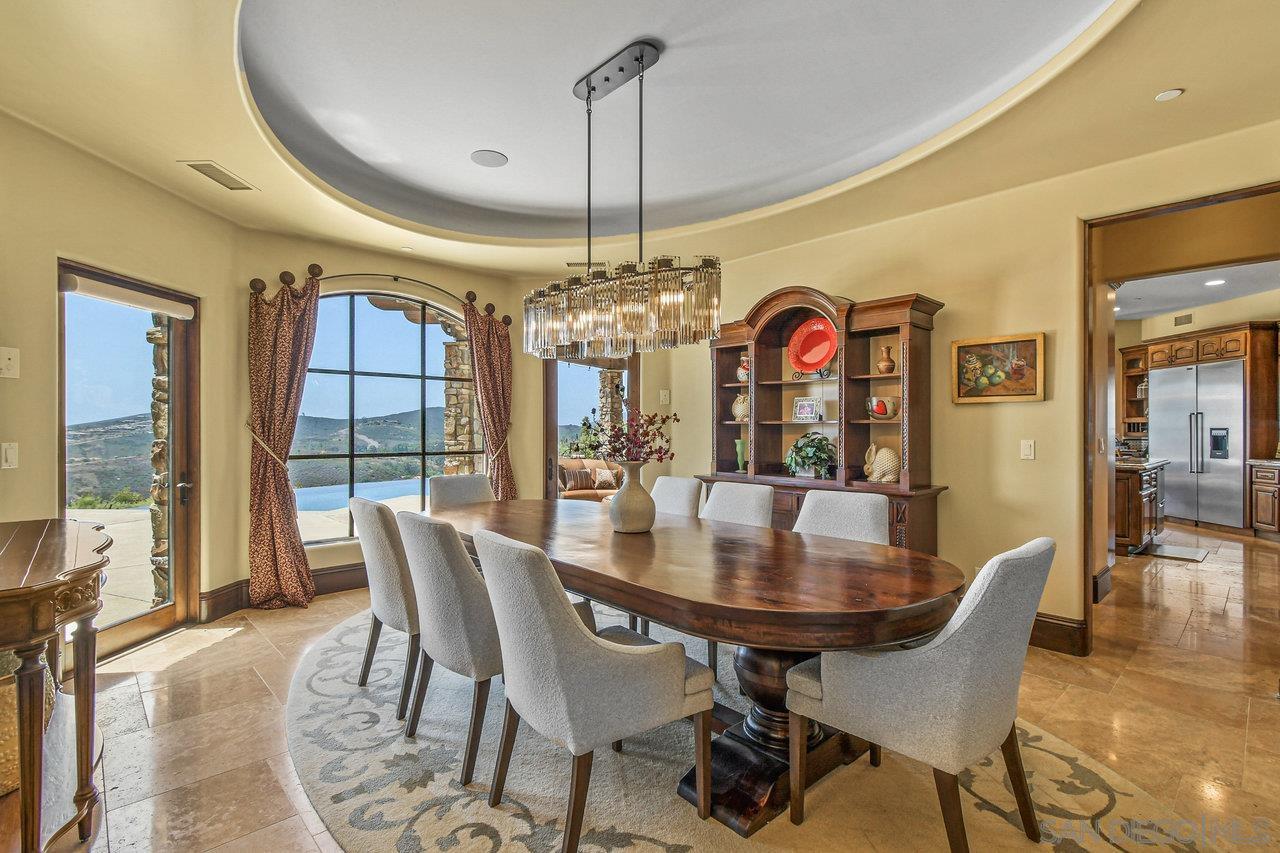 Detail Gallery Image 10 of 45 For 19557  Fortuna Del Este, Escondido,  CA 92029 - 6 Beds | 7/1 Baths