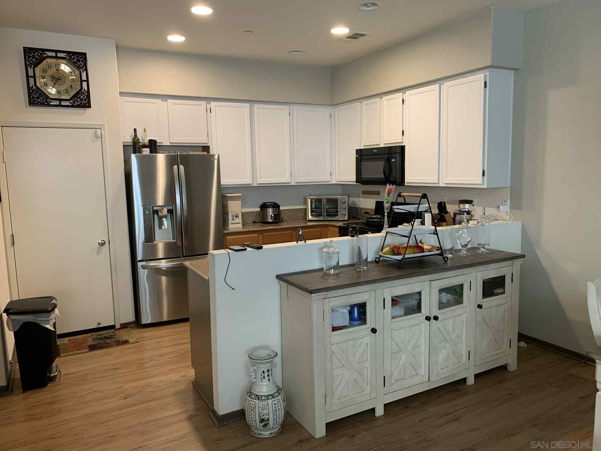 Detail Gallery Image 2 of 11 For 1367  Santa Diana Rd  4, Chula Vista,  CA 91910 - 5 Beds | 3/1 Baths