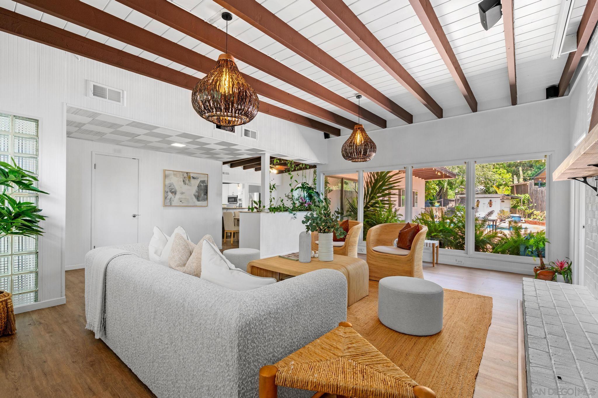 Detail Gallery Image 1 of 1 For 5591  Linda Rosa Ave, La Jolla,  CA 92037 - 4 Beds | 3 Baths