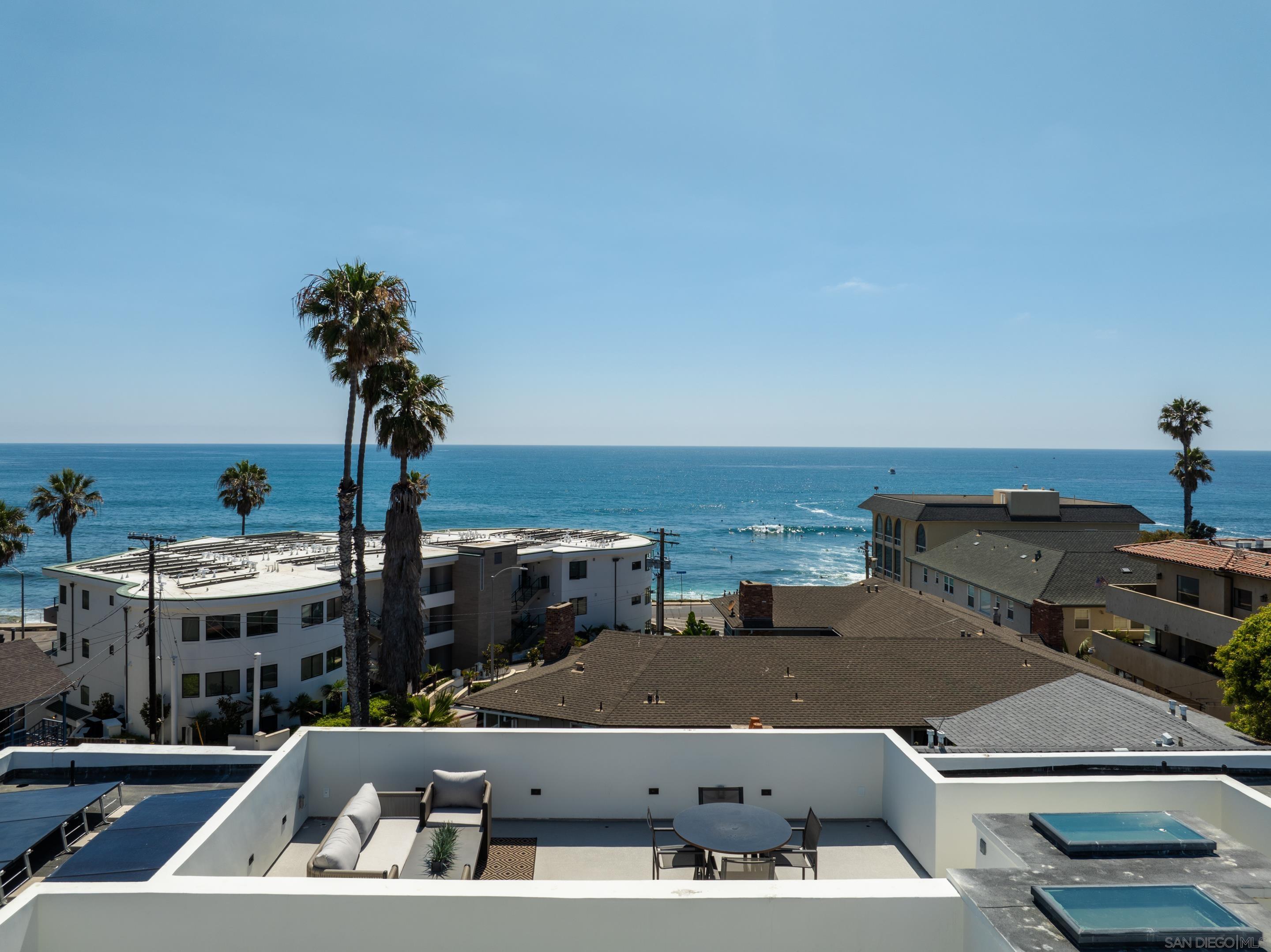 Detail Gallery Image 5 of 7 For 242  Playa Del Norte St, La Jolla,  CA 92037 - 5 Beds | 5/1 Baths