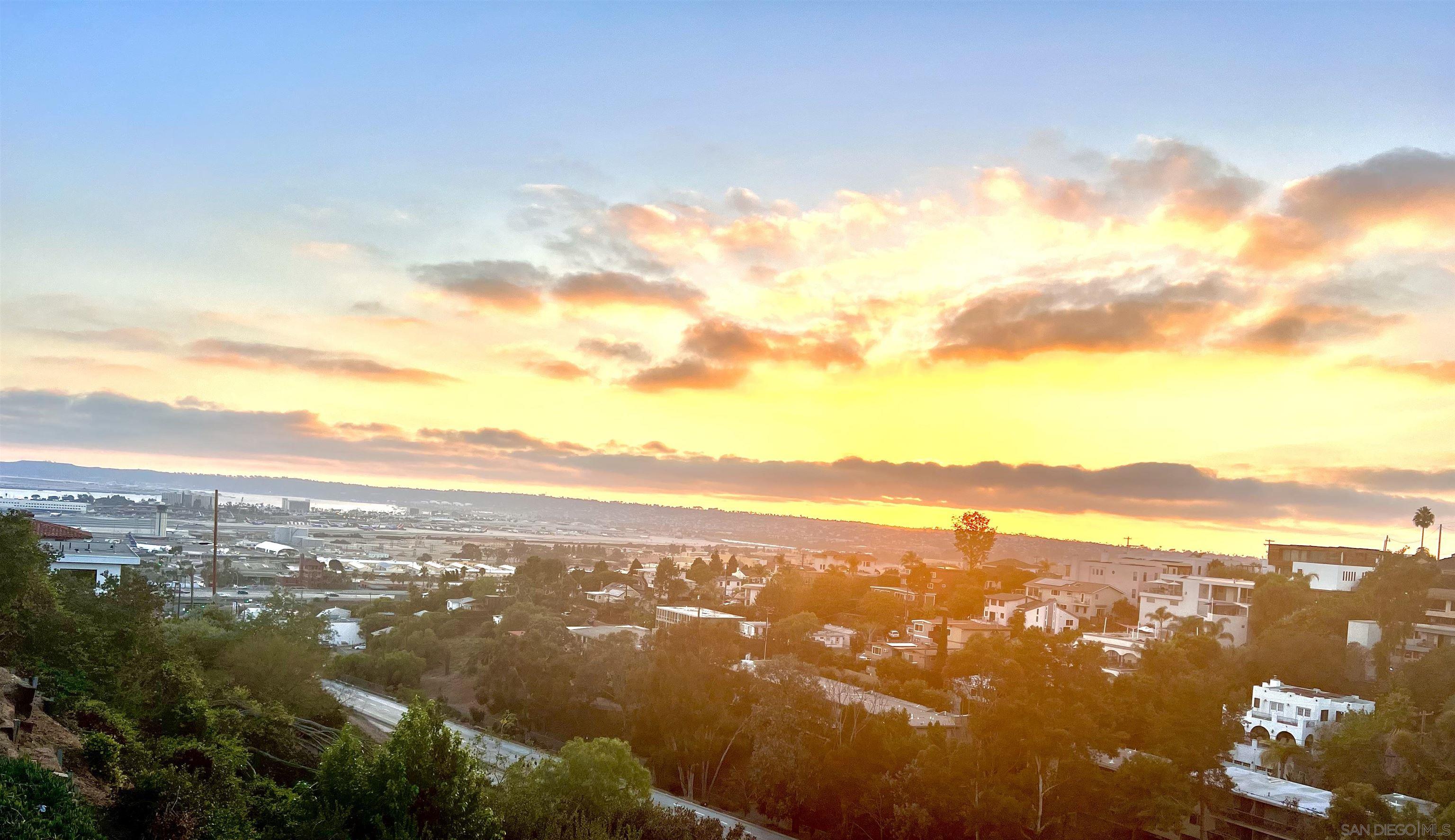 Detail Gallery Image 3 of 3 For 1694  Torrance St, San Diego,  CA 92103 - 3 Beds | 3 Baths