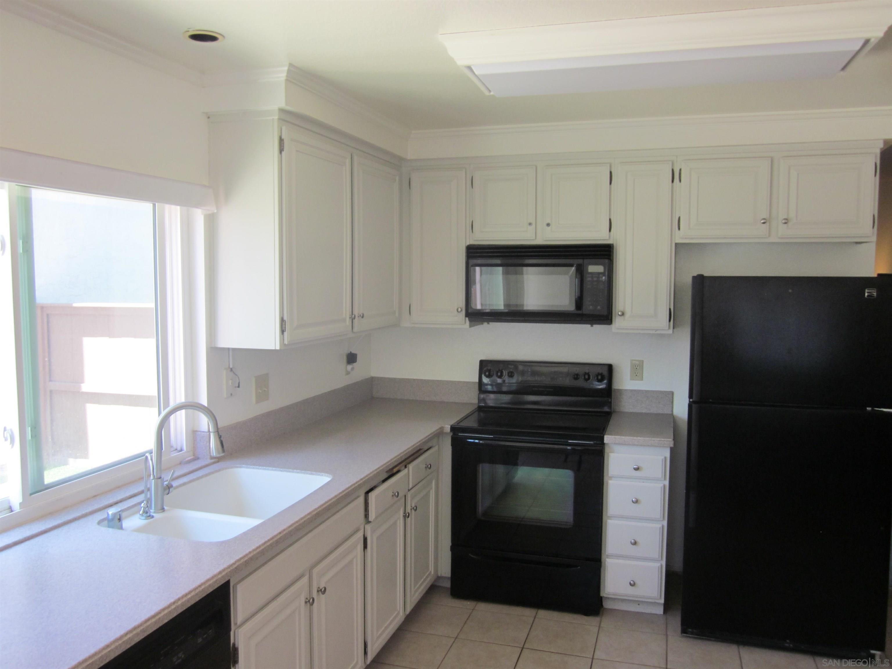 Detail Gallery Image 18 of 34 For 10706  Esmeraldas Dr, San Diego,  CA 92124 - 4 Beds | 2 Baths