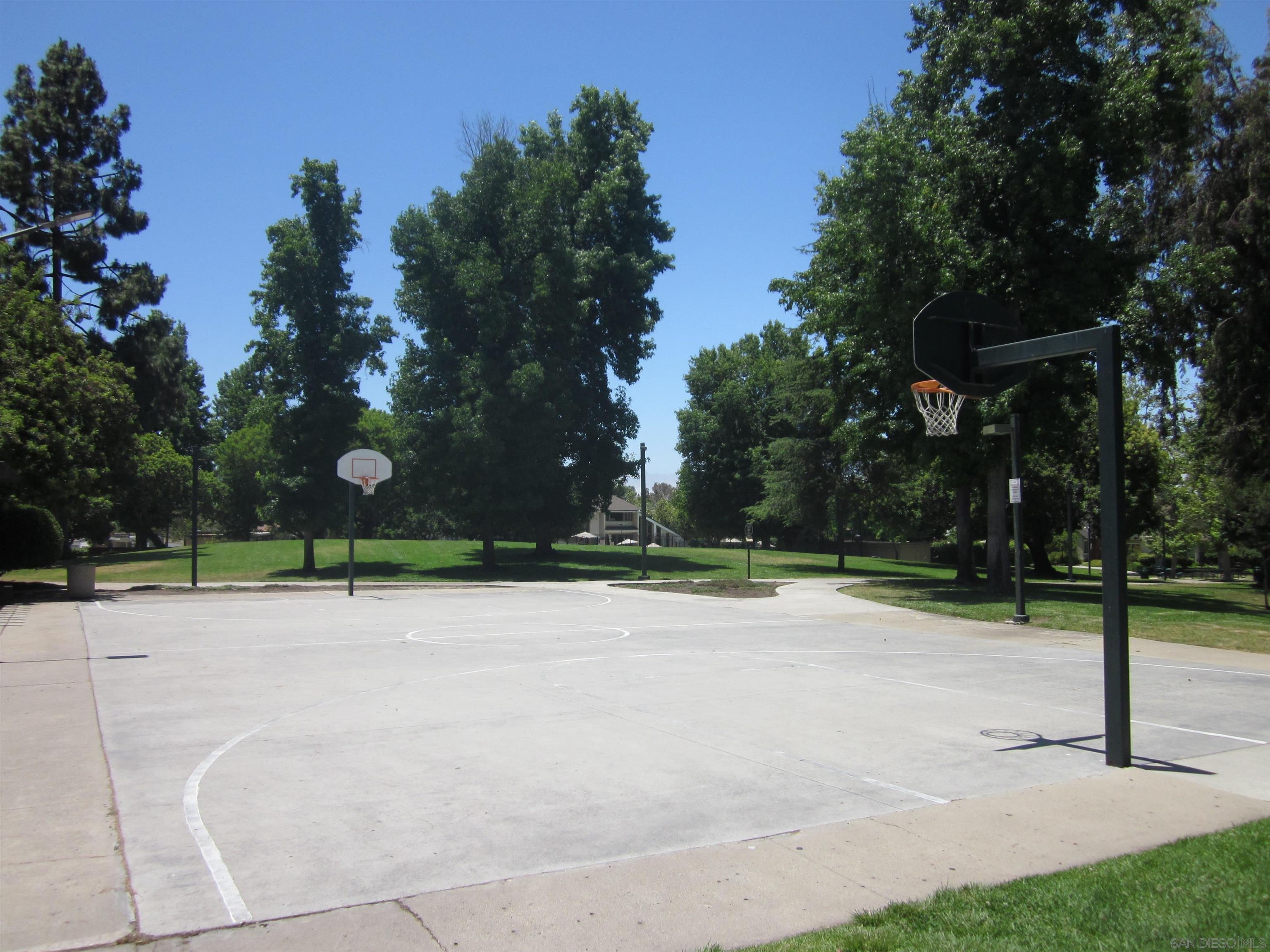 Detail Gallery Image 27 of 34 For 10706  Esmeraldas Dr, San Diego,  CA 92124 - 4 Beds | 2 Baths