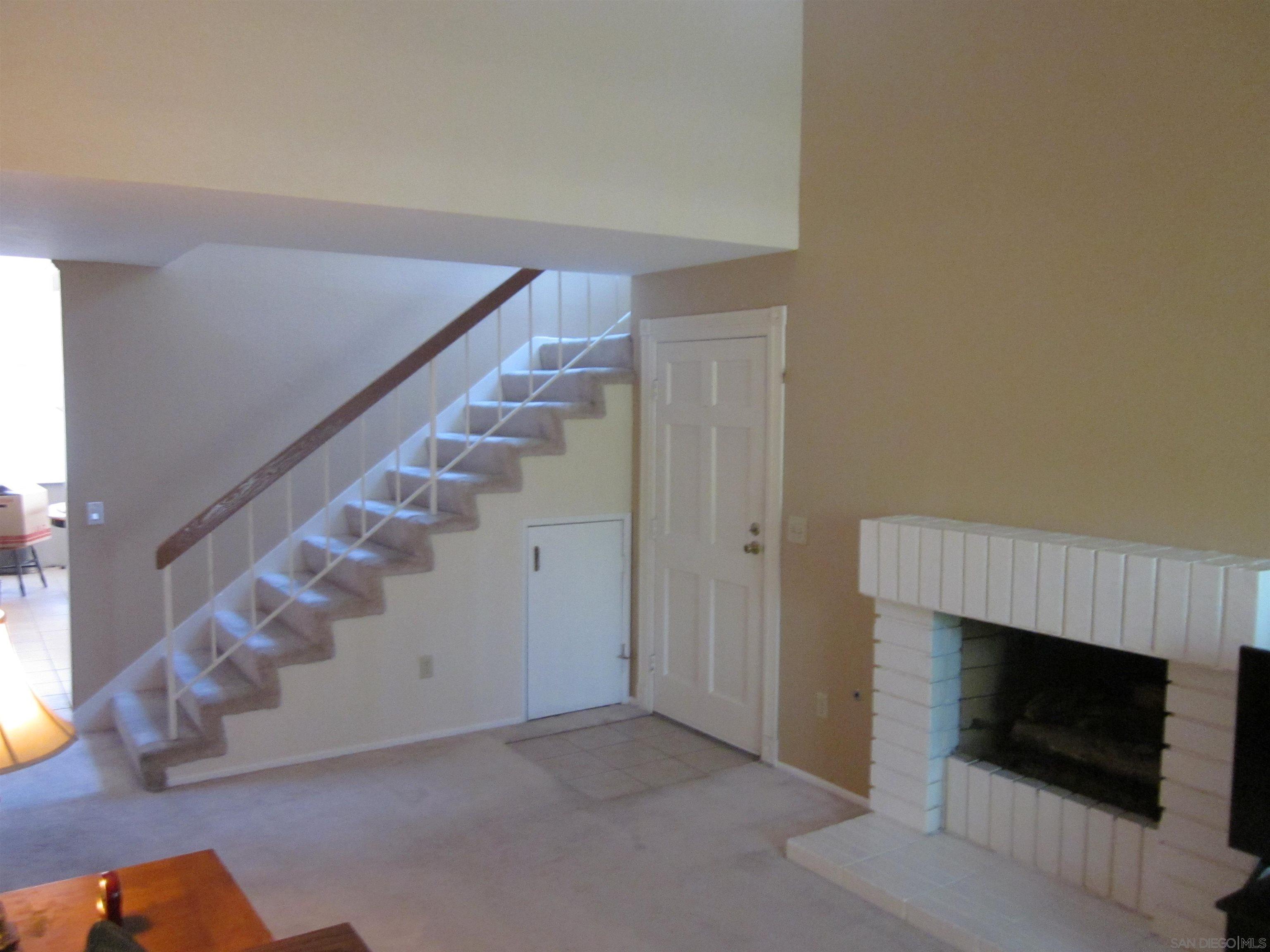 Detail Gallery Image 4 of 34 For 10706  Esmeraldas Dr, San Diego,  CA 92124 - 4 Beds | 2 Baths