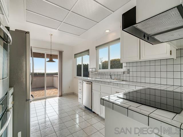 Detail Gallery Image 18 of 42 For 1619  Calle De Primra, La Jolla,  CA 92037 - 4 Beds | 2 Baths