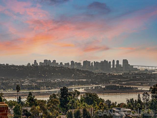 Detail Gallery Image 4 of 42 For 1619  Calle De Primra, La Jolla,  CA 92037 - 4 Beds | 2 Baths