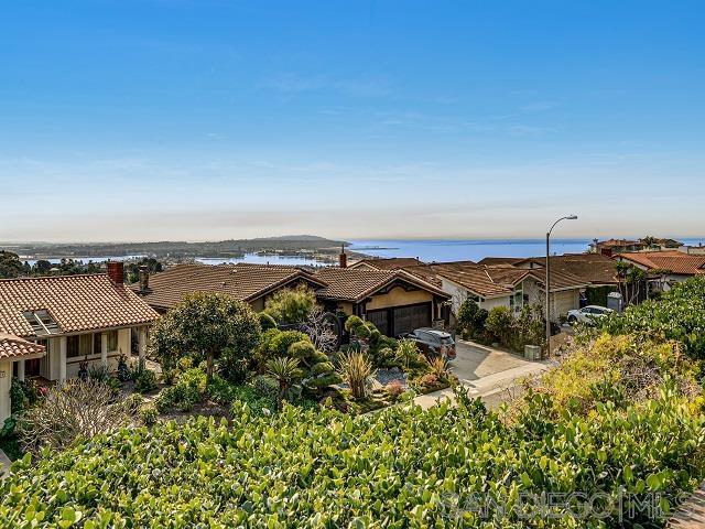Detail Gallery Image 8 of 42 For 1619  Calle De Primra, La Jolla,  CA 92037 - 4 Beds | 2 Baths