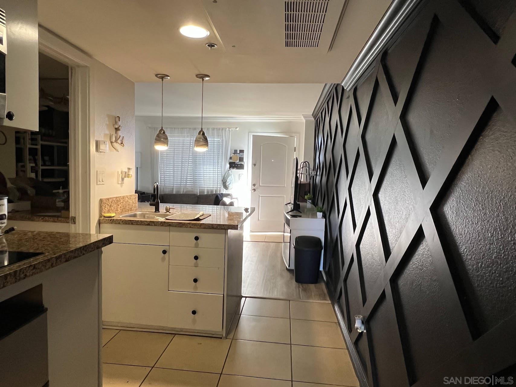 Front Image Thumbnail for SD250032361