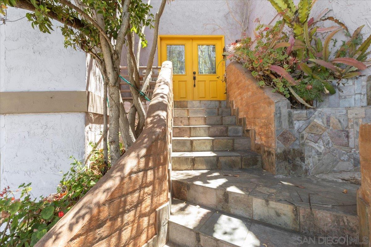 Detail Gallery Image 2 of 41 For 8621  Golf Drive, Spring Valley,  CA 91977 - 4 Beds | 3/1 Baths