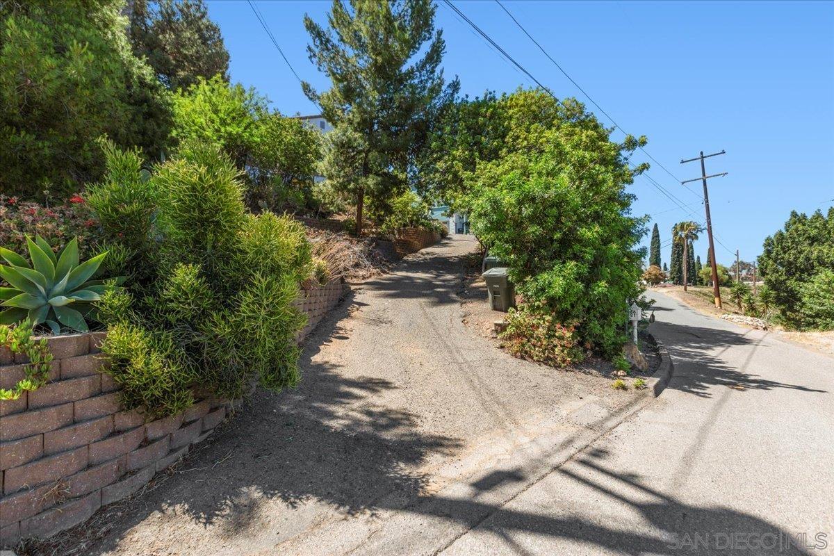 Detail Gallery Image 3 of 41 For 8621  Golf Drive, Spring Valley,  CA 91977 - 4 Beds | 3/1 Baths