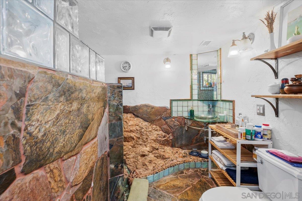 Detail Gallery Image 24 of 41 For 8621  Golf Drive, Spring Valley,  CA 91977 - 4 Beds | 3/1 Baths