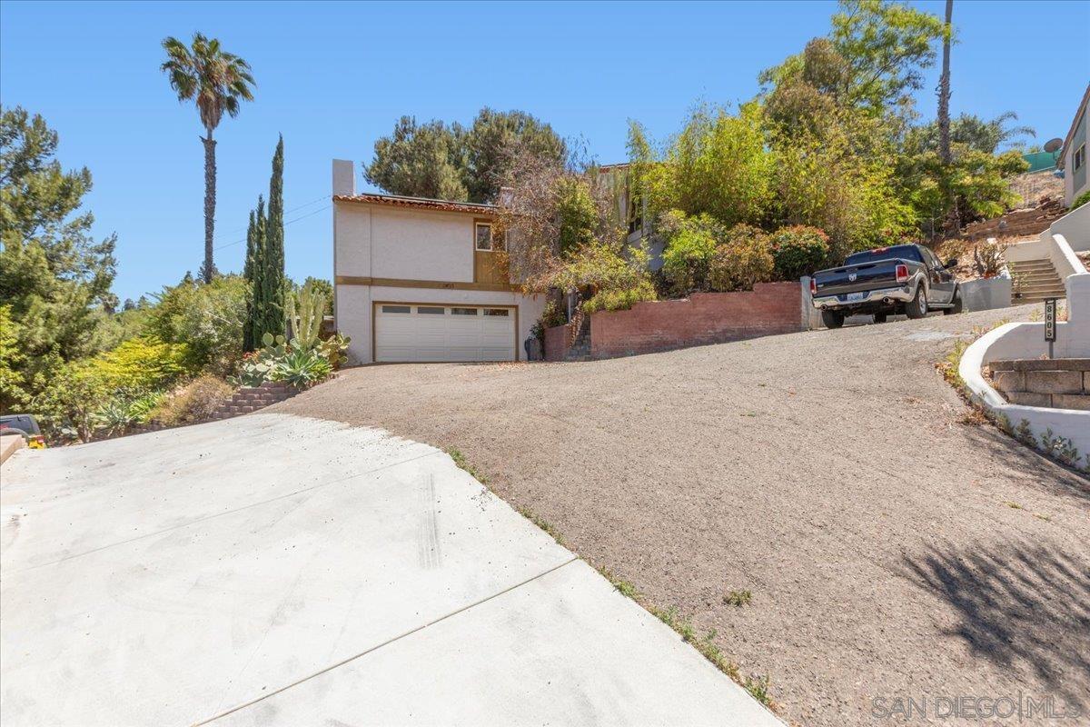 Detail Gallery Image 4 of 41 For 8621  Golf Drive, Spring Valley,  CA 91977 - 4 Beds | 3/1 Baths