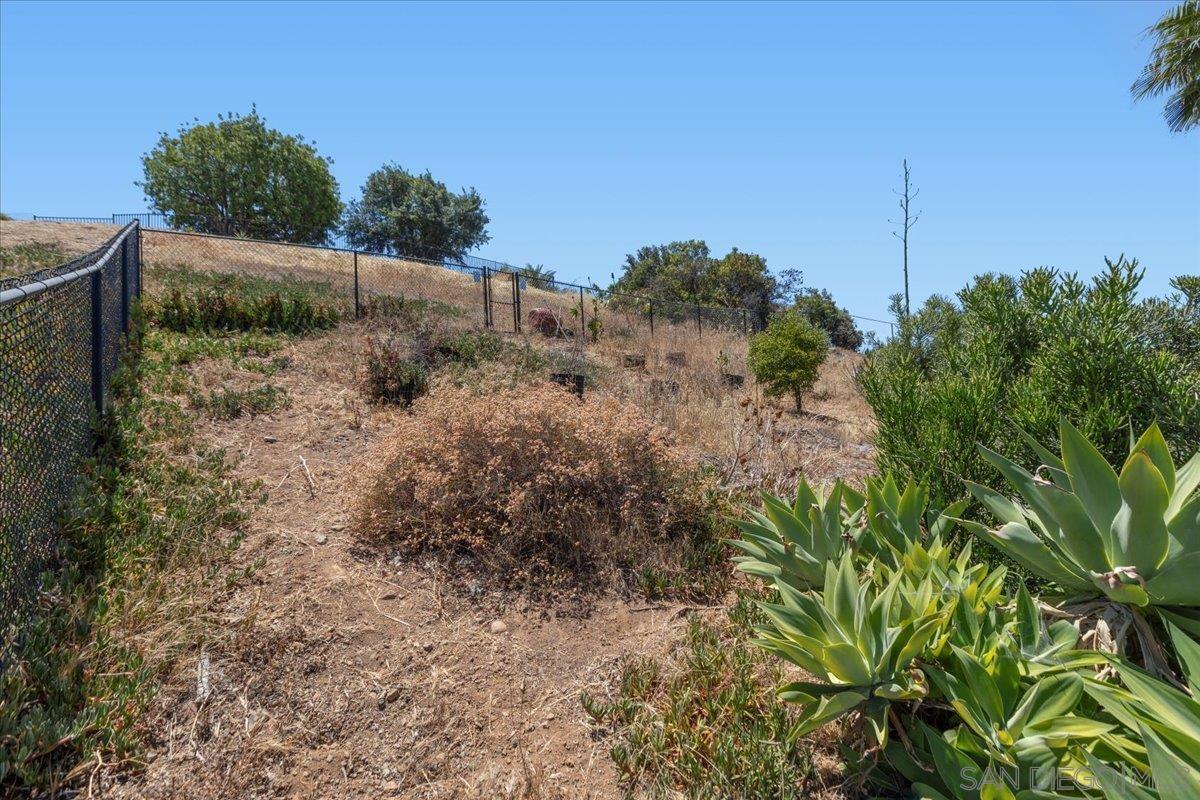 Detail Gallery Image 37 of 41 For 8621  Golf Drive, Spring Valley,  CA 91977 - 4 Beds | 3/1 Baths