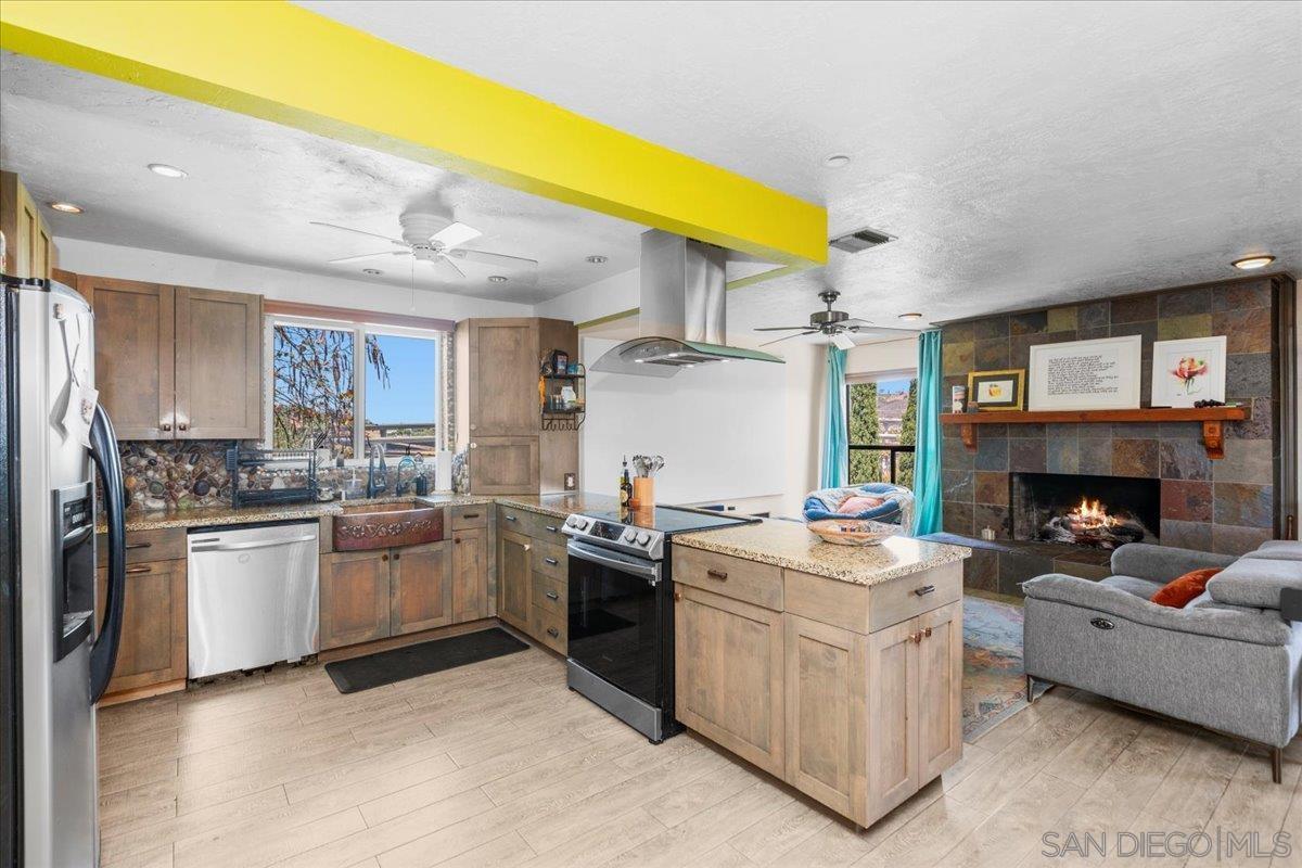 Detail Gallery Image 8 of 41 For 8621  Golf Drive, Spring Valley,  CA 91977 - 4 Beds | 3/1 Baths