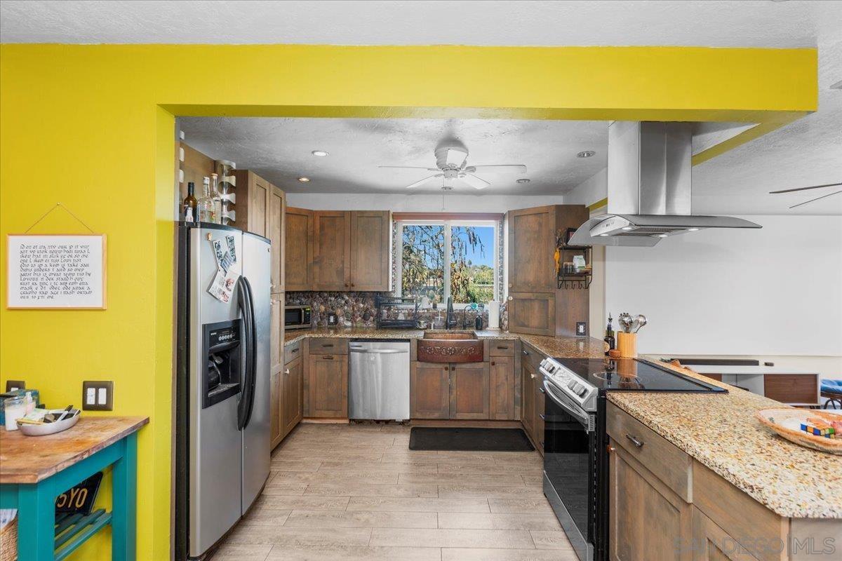 Detail Gallery Image 10 of 41 For 8621  Golf Drive, Spring Valley,  CA 91977 - 4 Beds | 3/1 Baths