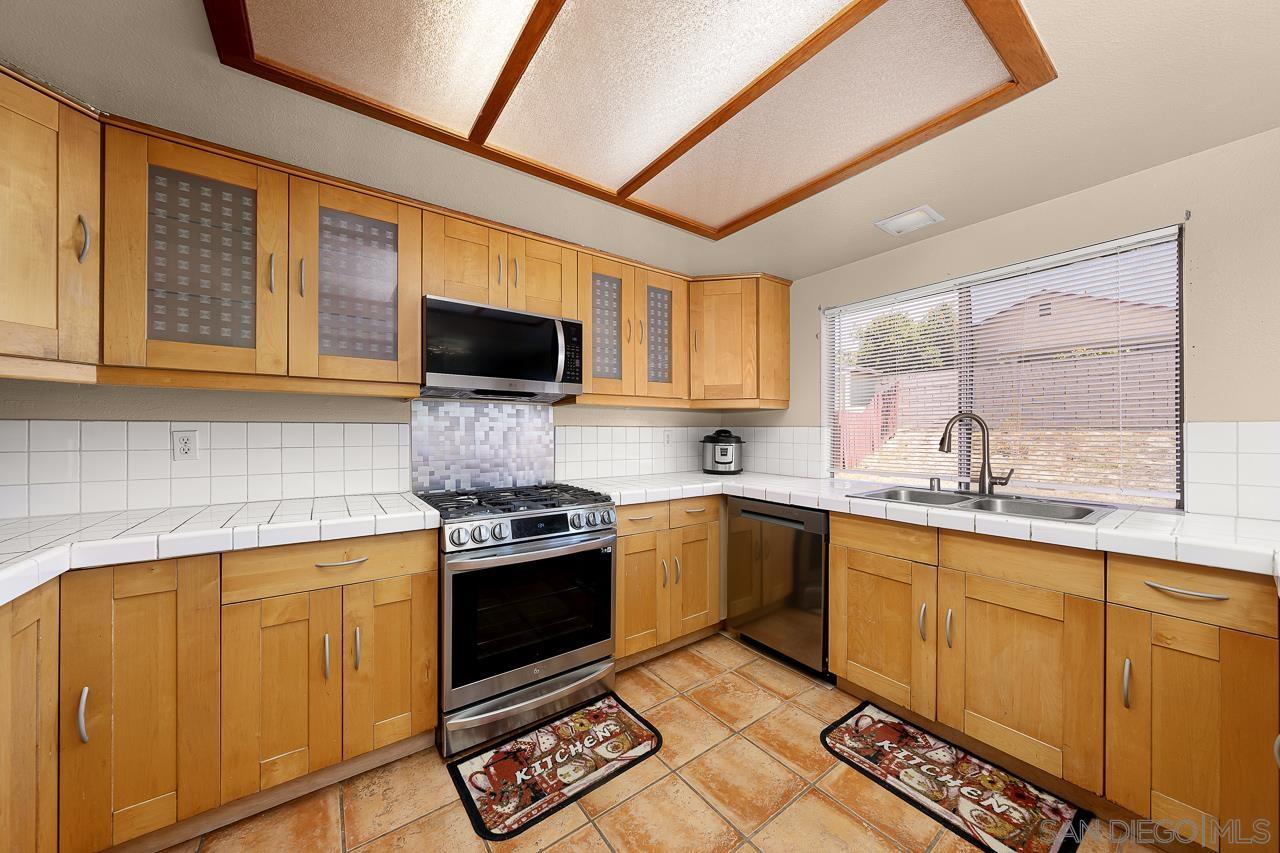 Detail Gallery Image 3 of 22 For 7263  Aquamarine Rd, San Diego,  CA 92114 - 4 Beds | 3 Baths