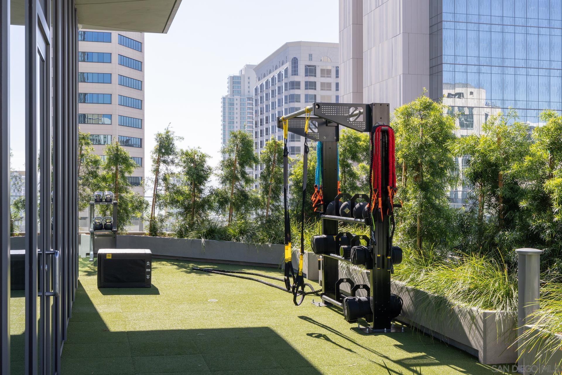 Detail Gallery Image 15 of 39 For , San Diego,  CA 92101 - 2 Beds | 3 Baths