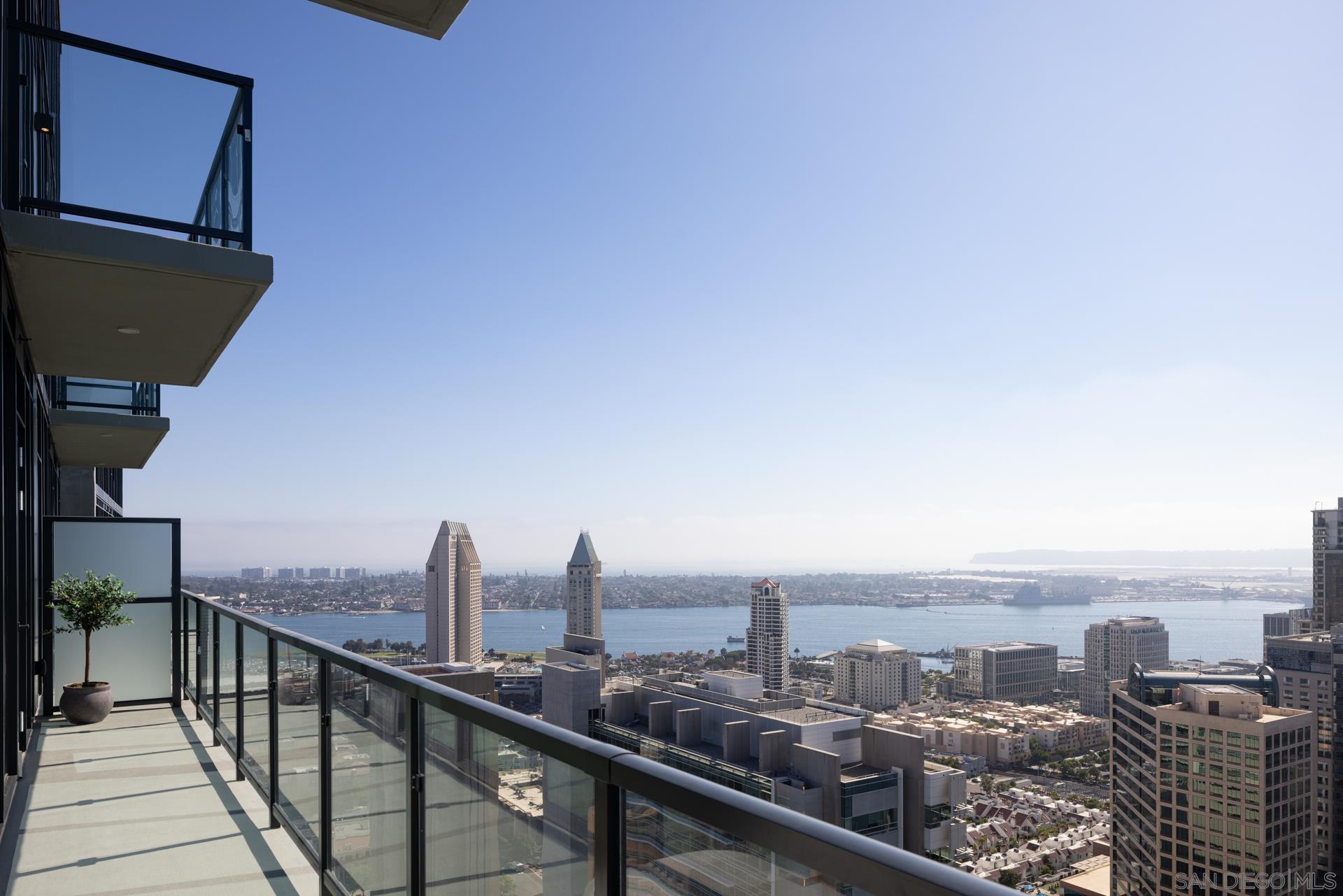 Detail Gallery Image 25 of 39 For , San Diego,  CA 92101 - 2 Beds | 3 Baths