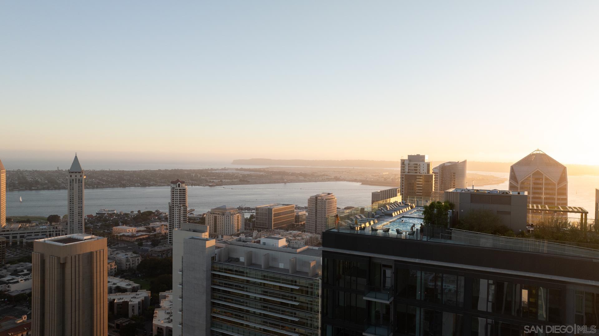 Detail Gallery Image 3 of 39 For , San Diego,  CA 92101 - 2 Beds | 2/1 Baths