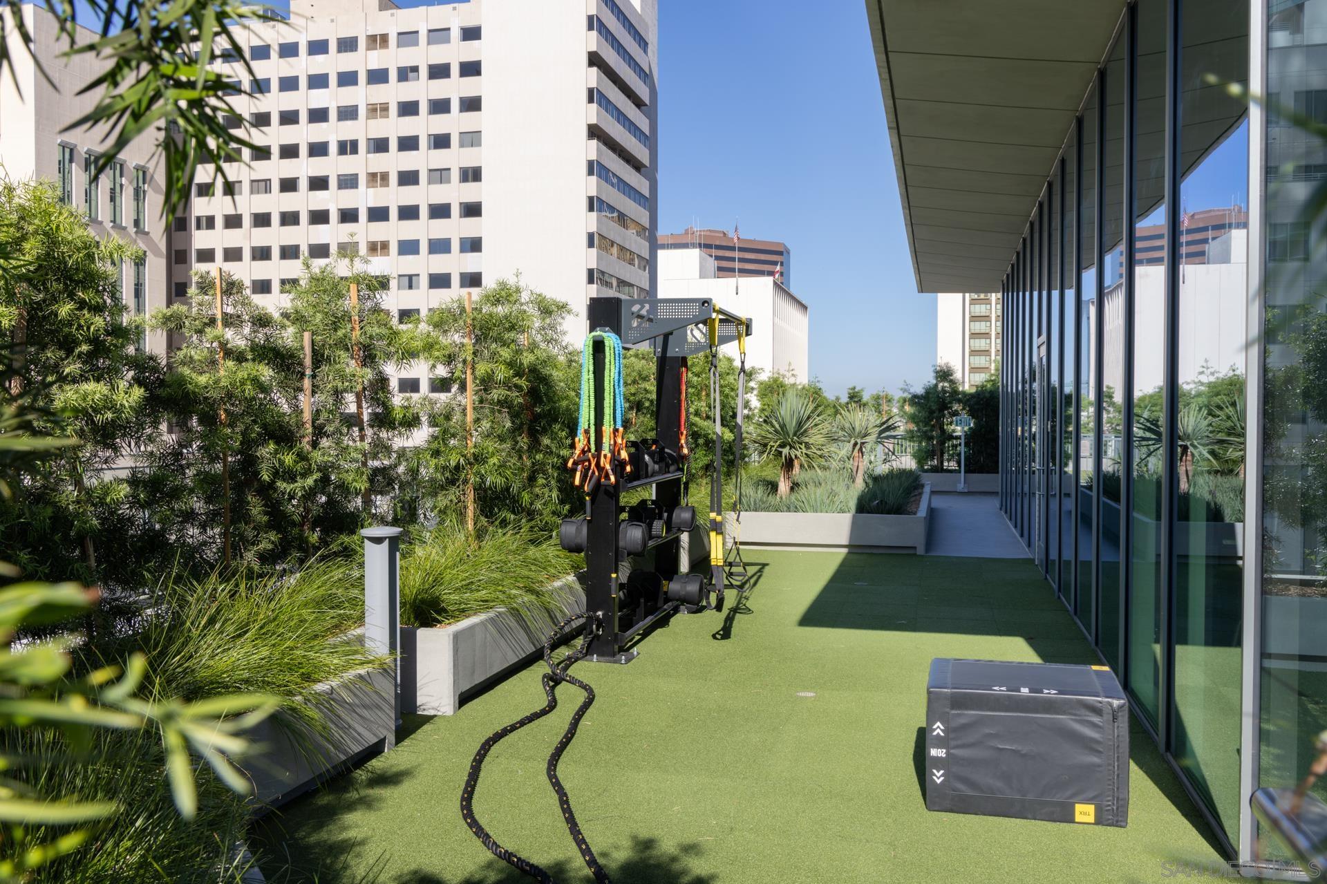 Detail Gallery Image 14 of 39 For , San Diego,  CA 92101 - 2 Beds | 3 Baths