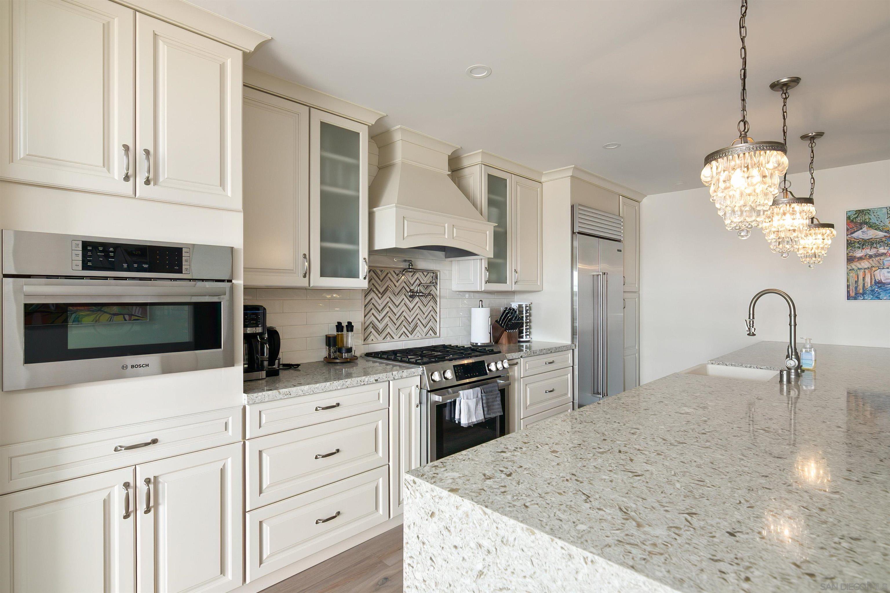 Detail Gallery Image 12 of 44 For 298  Playa Del Sur, La Jolla,  CA 92037 - 4 Beds | 4/1 Baths