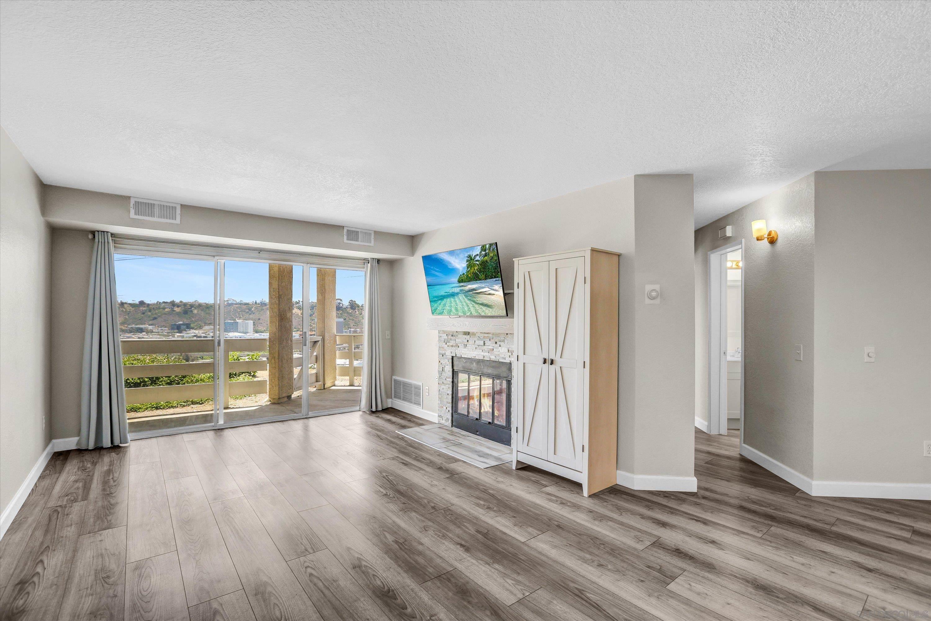 Detail Gallery Image 1 of 1 For 7027  Camino Degrazia  #201,  San Diego,  CA 92111 - 2 Beds | 2 Baths