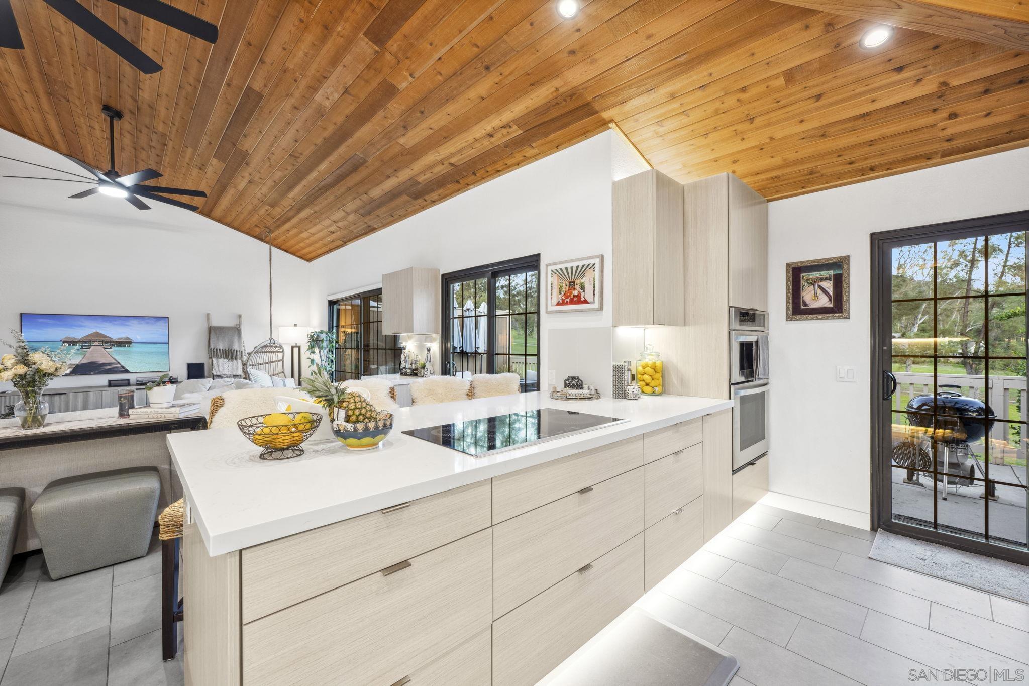 Front Image Thumbnail for SD250032576