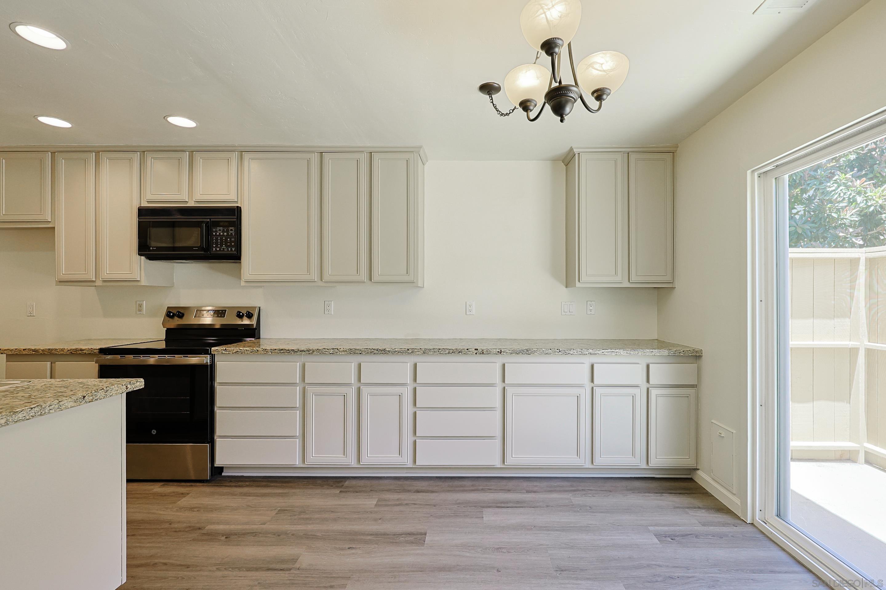 Front Image Thumbnail for SD250032603