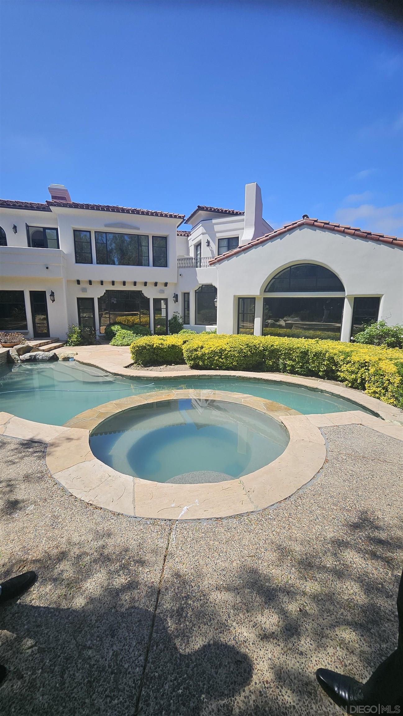 Detail Gallery Image 1 of 1 For 18325  Calle La Serra, Rancho Santa Fe,  CA 92091 - 5 Beds | 5/1 Baths