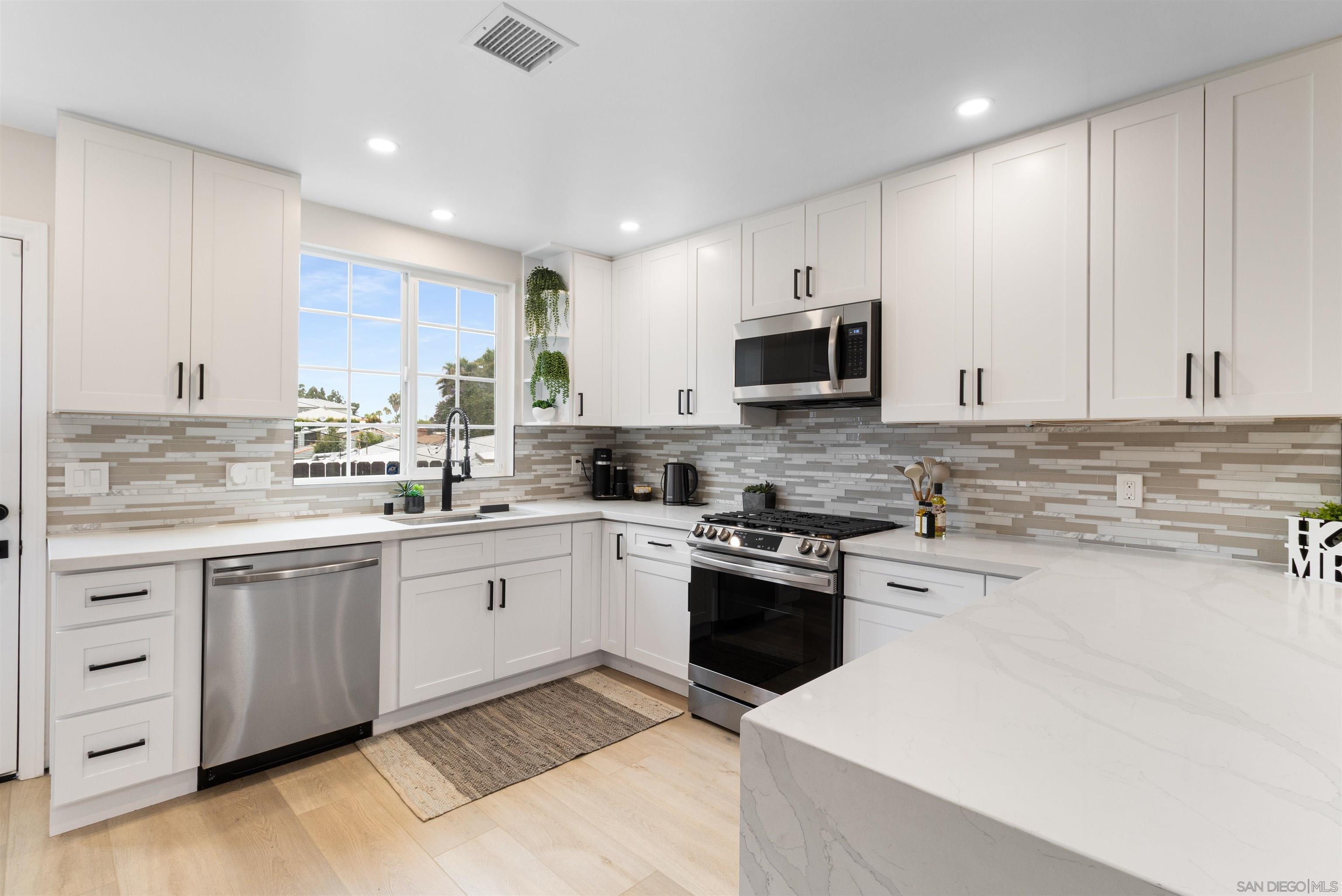 Detail Gallery Image 13 of 43 For 6665  Amherst, San Diego,  CA 92115 - 3 Beds | 2 Baths