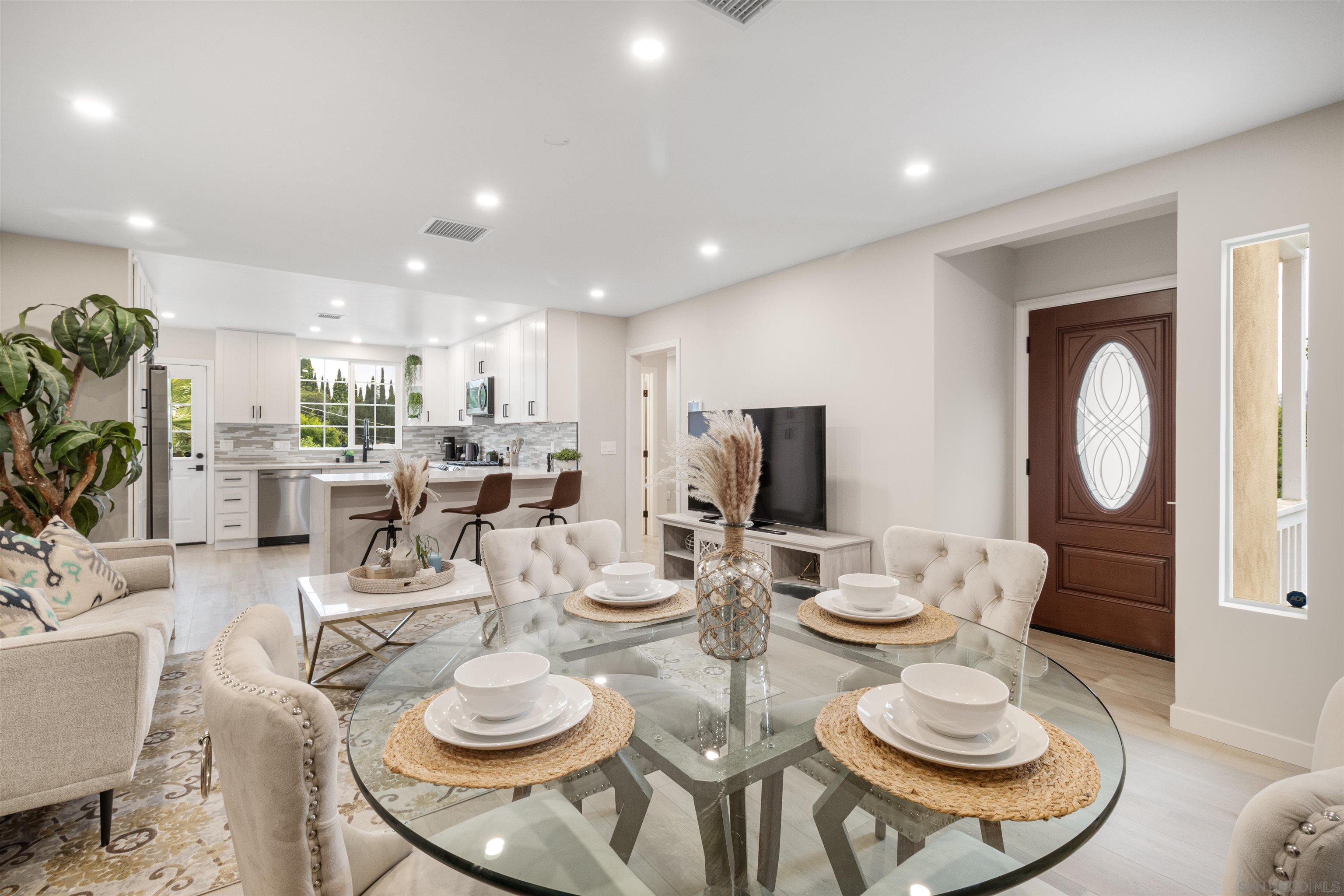 Detail Gallery Image 21 of 35 For 6665  Amherst, San Diego,  CA 92115 - 3 Beds | 2 Baths