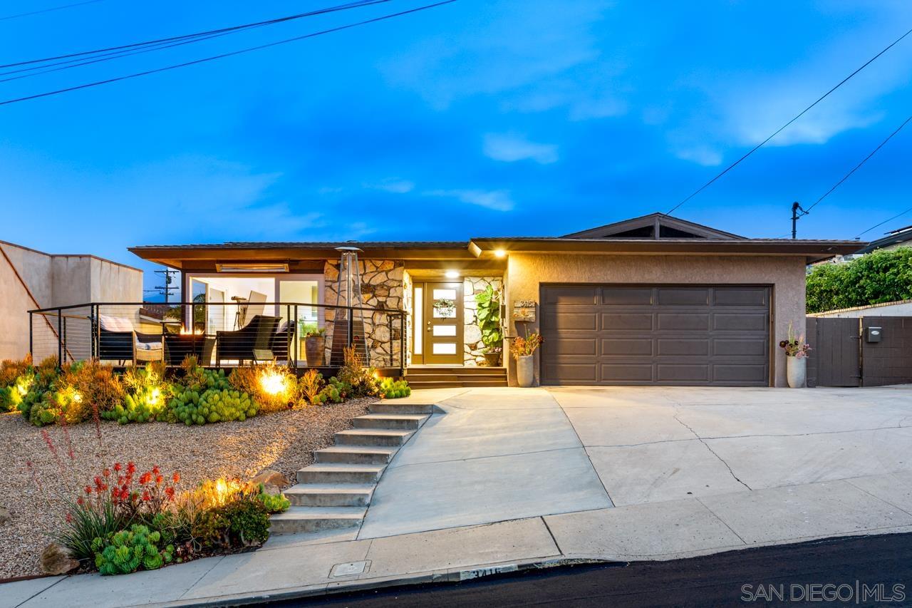 Detail Gallery Image 1 of 51 For 3415  Fenelon St, San Diego,  CA 92106 - 4 Beds | 4 Baths