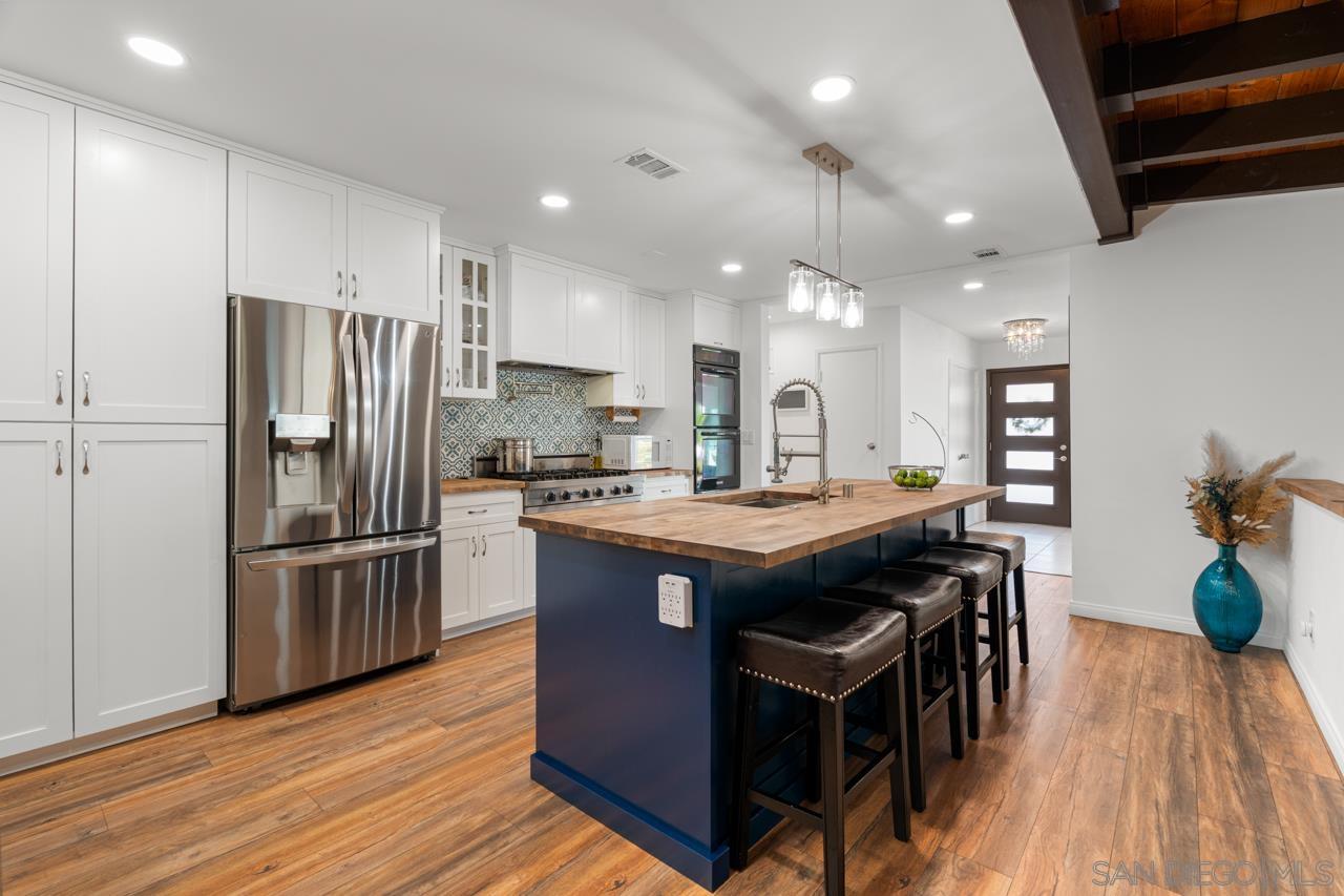 Detail Gallery Image 2 of 51 For 3415  Fenelon St, San Diego,  CA 92106 - 4 Beds | 4 Baths