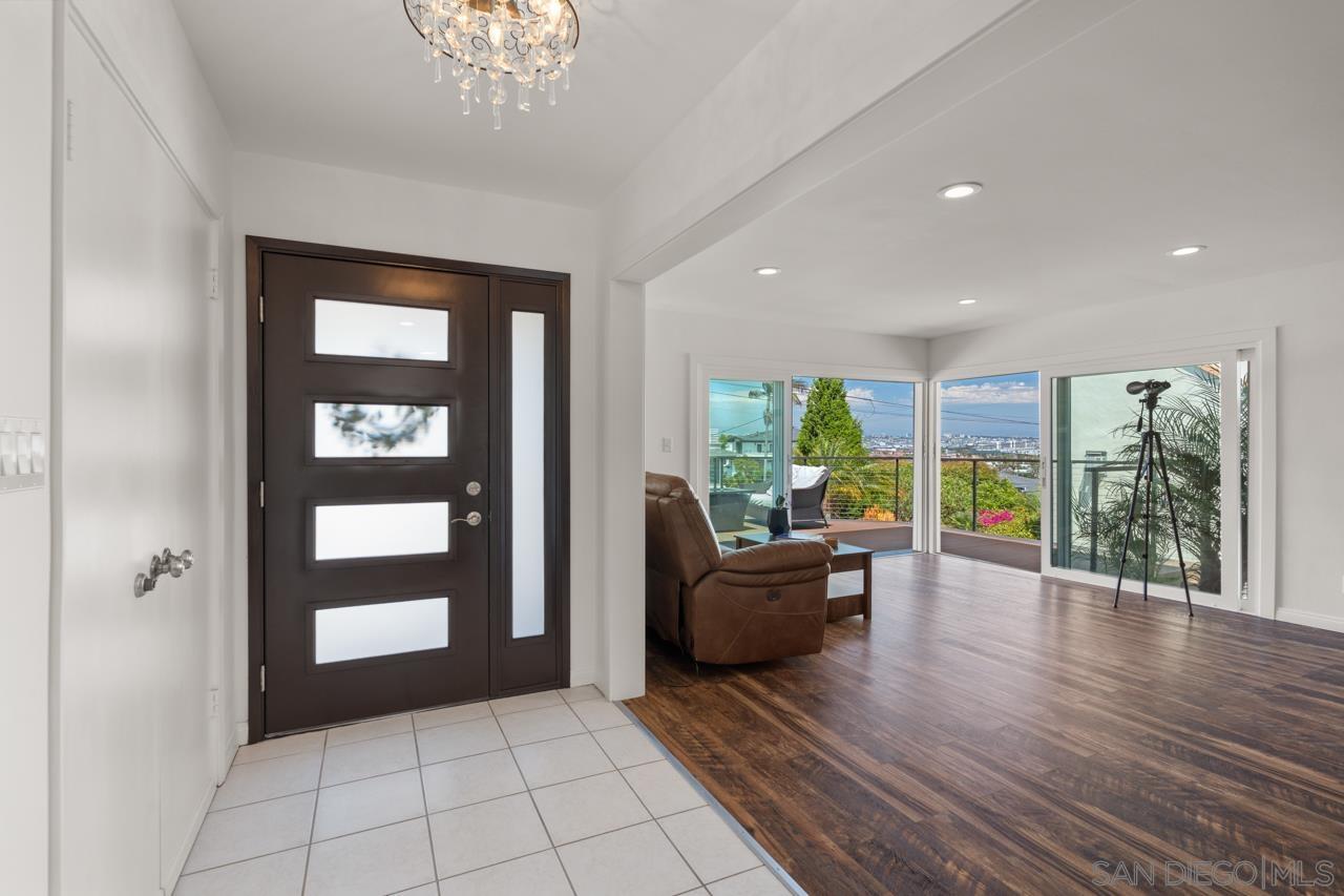 Detail Gallery Image 12 of 51 For 3415  Fenelon St, San Diego,  CA 92106 - 4 Beds | 4 Baths