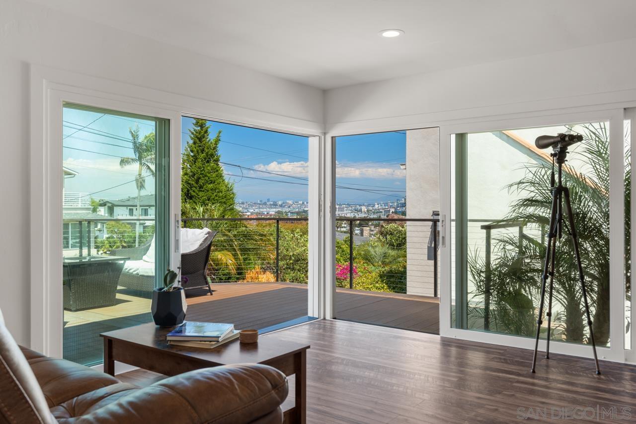 Detail Gallery Image 14 of 51 For 3415  Fenelon St, San Diego,  CA 92106 - 4 Beds | 4 Baths