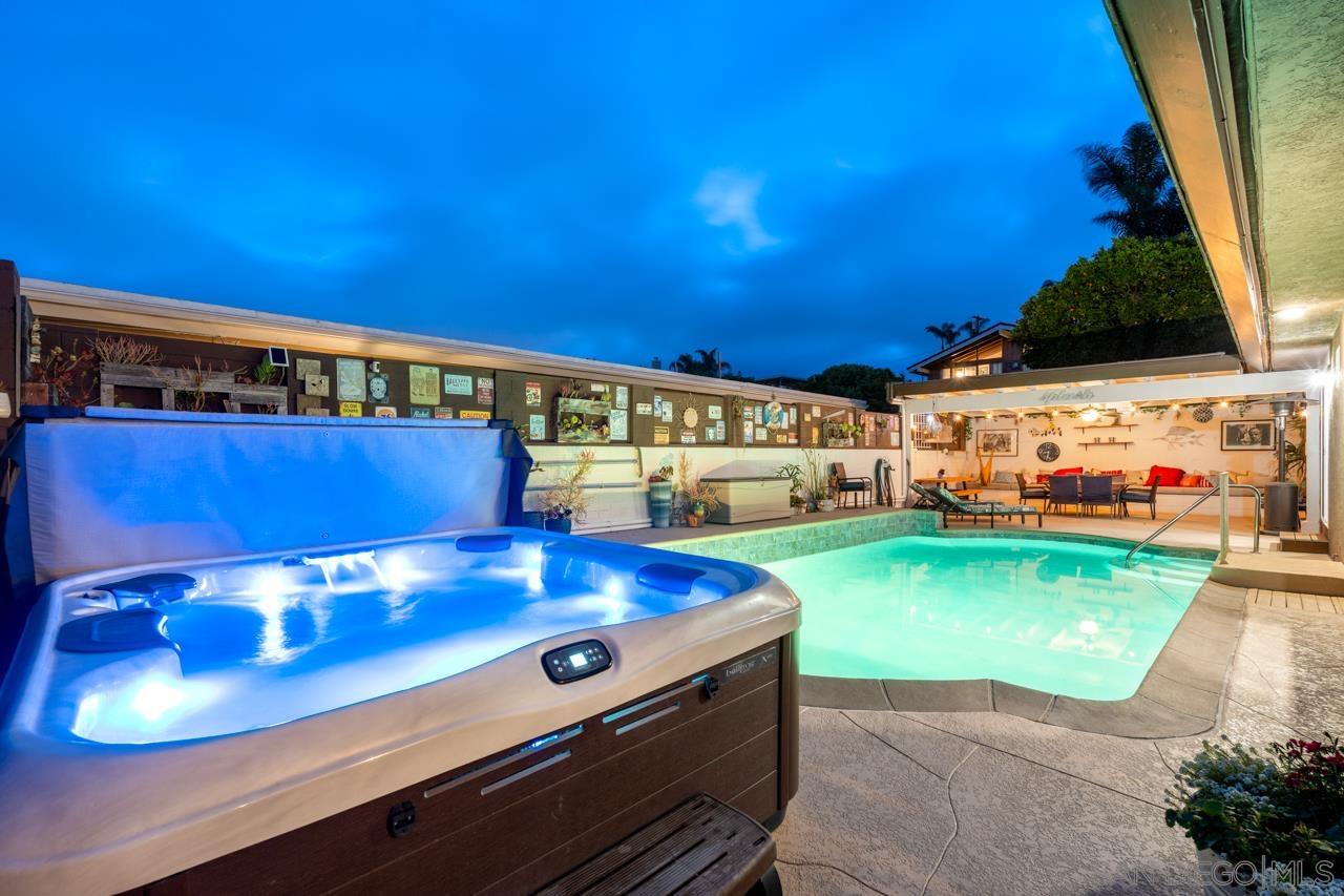 Detail Gallery Image 3 of 51 For 3415  Fenelon St, San Diego,  CA 92106 - 4 Beds | 4 Baths