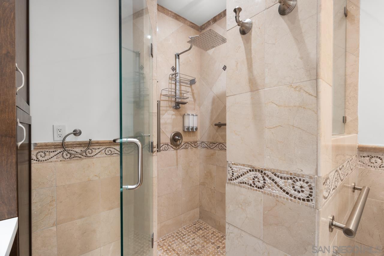 Detail Gallery Image 7 of 51 For 3415  Fenelon St, San Diego,  CA 92106 - 4 Beds | 4 Baths