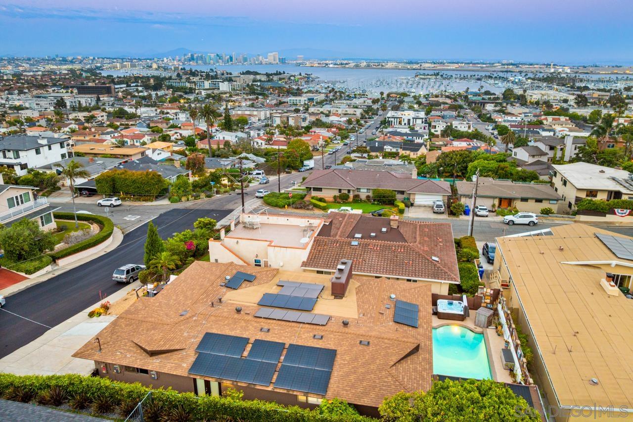 Detail Gallery Image 9 of 51 For 3415  Fenelon St, San Diego,  CA 92106 - 4 Beds | 4 Baths