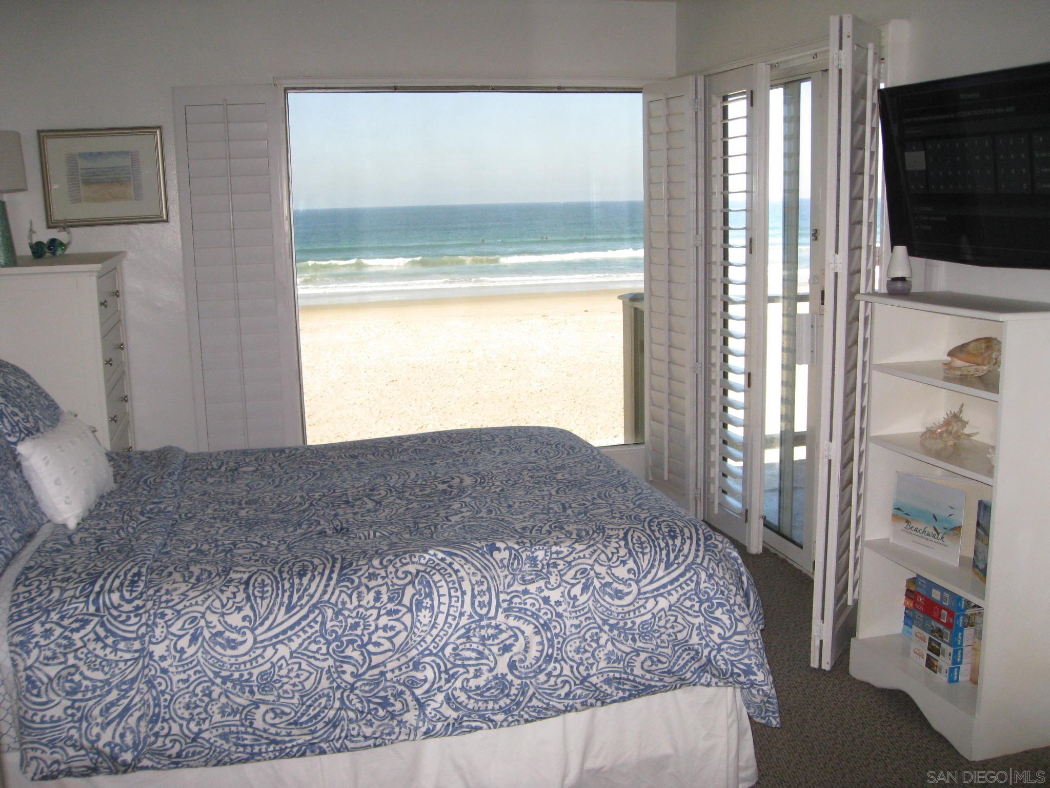 Detail Gallery Image 3 of 23 For 3755  Ocean Front Walk, San Diego,  CA 92109 - 2 Beds | 1 Baths