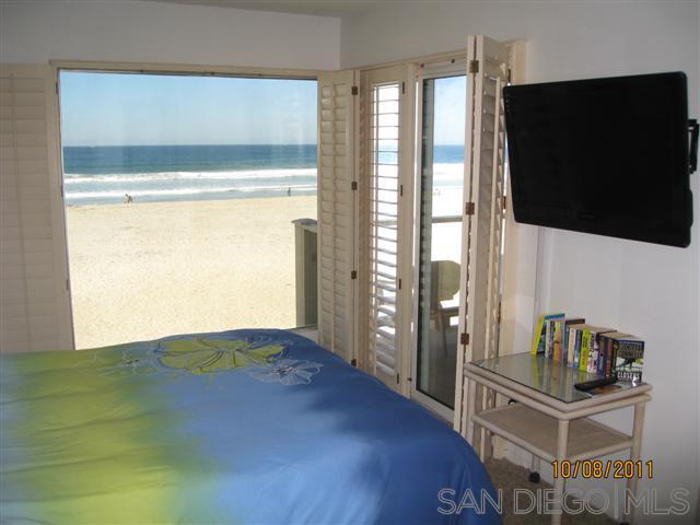 Detail Gallery Image 4 of 23 For 3755  Ocean Front Walk, San Diego,  CA 92109 - 2 Beds | 1 Baths