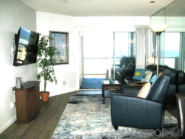 Detail Gallery Image 7 of 23 For 3755  Ocean Front Walk, San Diego,  CA 92109 - 2 Beds | 1 Baths