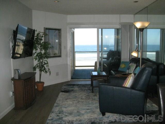 Detail Gallery Image 8 of 23 For 3755  Ocean Front Walk, San Diego,  CA 92109 - 2 Beds | 1 Baths