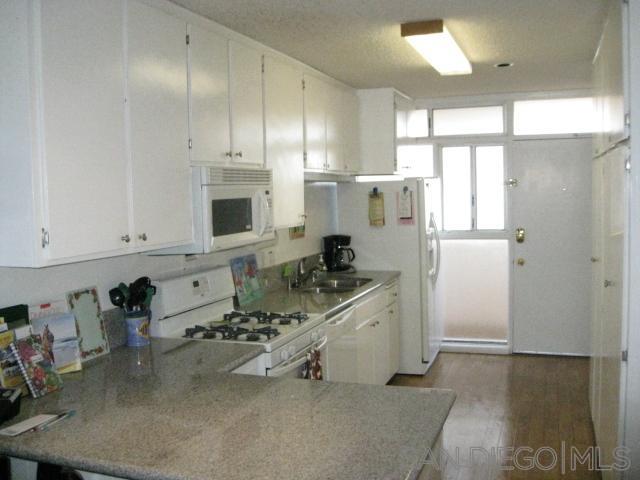 Detail Gallery Image 10 of 23 For 3755  Ocean Front Walk, San Diego,  CA 92109 - 2 Beds | 1 Baths