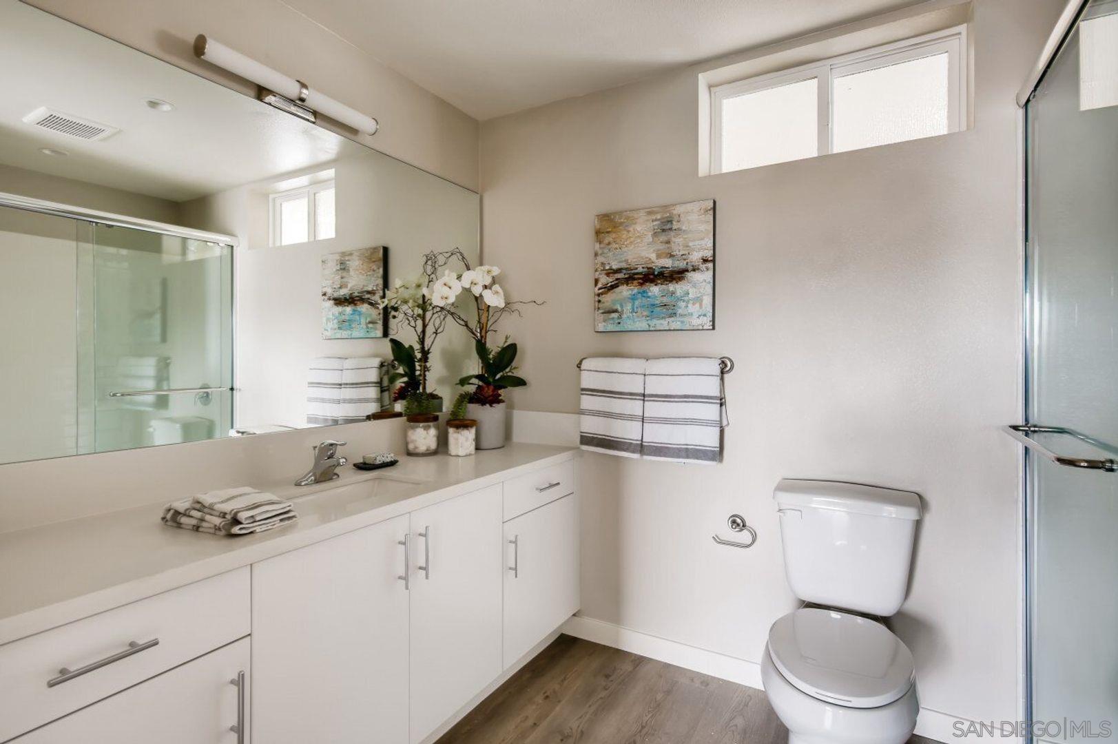 Detail Gallery Image 5 of 14 For 3909  Voltaire St  311, San Diego,  CA 92107 - 2 Beds | 2 Baths