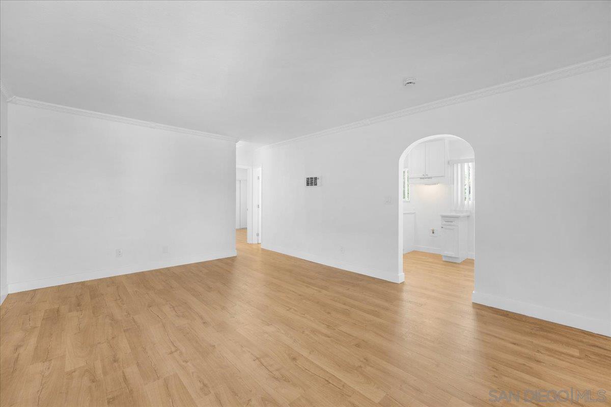 Front Image Thumbnail for SD250032943