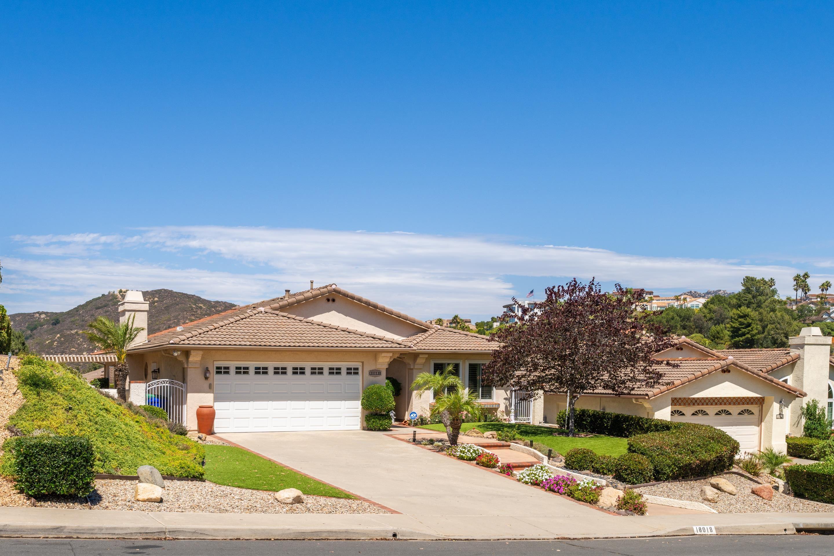 Detail Gallery Image 2 of 36 For 18018  Calle Estepona, San Diego,  CA 92128 - 2 Beds | 2 Baths